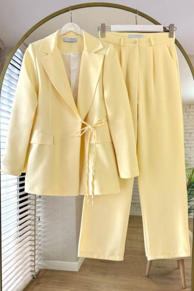 Yandan Bağlamalı Ceketli Takım Sarı