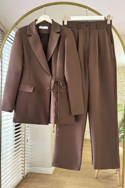 Yandan Bağlamalı Ceketli Takım Kahverengi