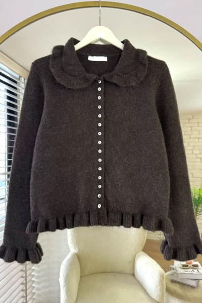 Sedef Düğmeli Fırfırlı Hırka Kahverengi