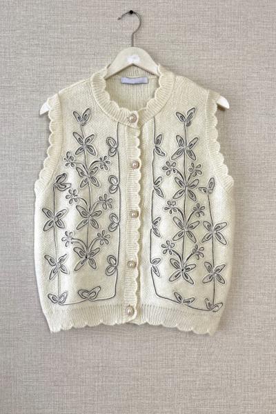 Süzene Detaylı Yelek Krem