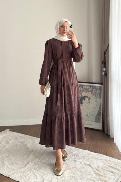 Yarım Patlı Brode Elbise Kahverengi