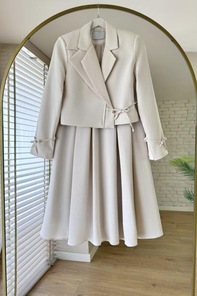 Yaka Detaylı Etekli Takım Krem