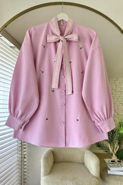 Çiçek Nakışlı Yakası Bağcıklı Gömlek Pembe