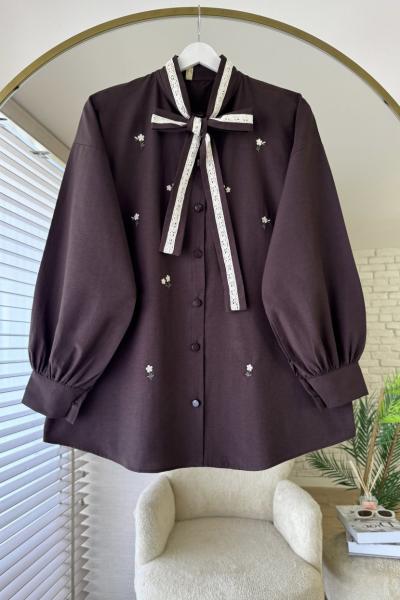 Çiçek Nakışlı Yakası Bağcıklı Gömlek Acı Kahve