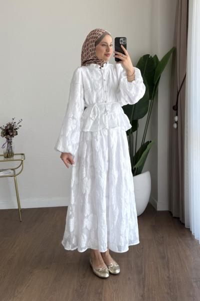 Çiçek Kabartmalı Etekli Takım Beyaz