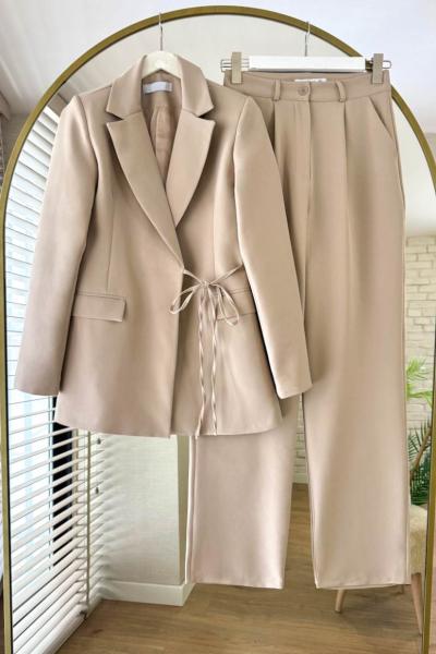 Yandan Bağlamalı Ceketli Takım Bej