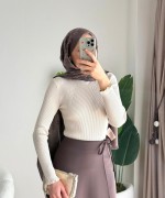 Dik Yaka Fırfırlı Body Bej