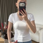 V Yaka Dantelli Tişört Ekru