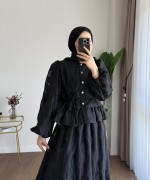 Çiçek Kabartmalı Etekli Takım Siyah
